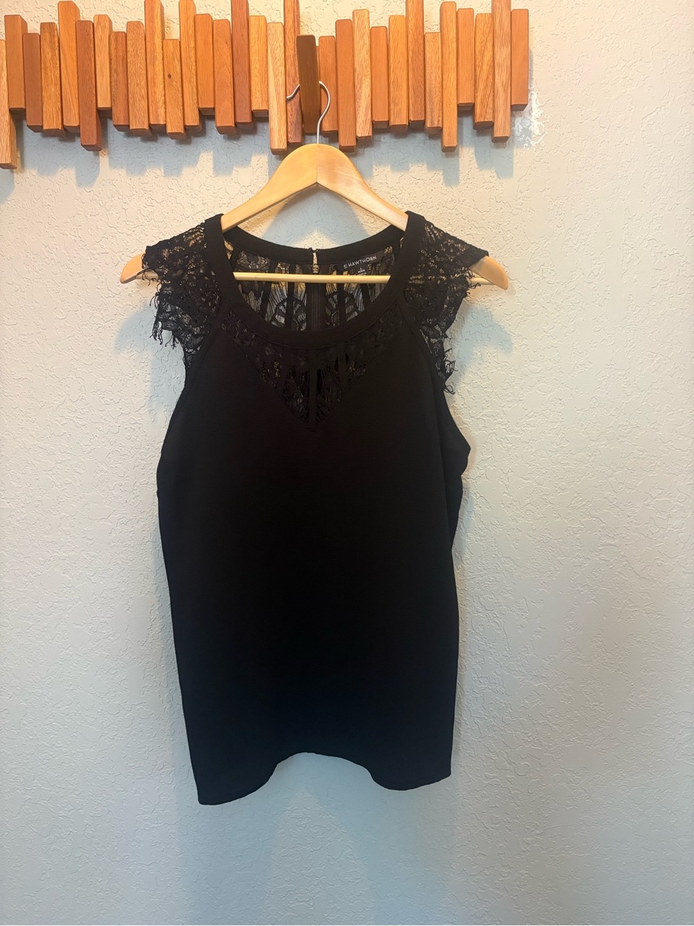 Black Lace-Detail Sleeveless Top L petite NWOT